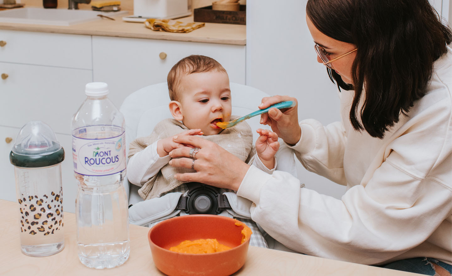 L'apprentissage de la paille pour bébé : comment lui apprendre à boire ?