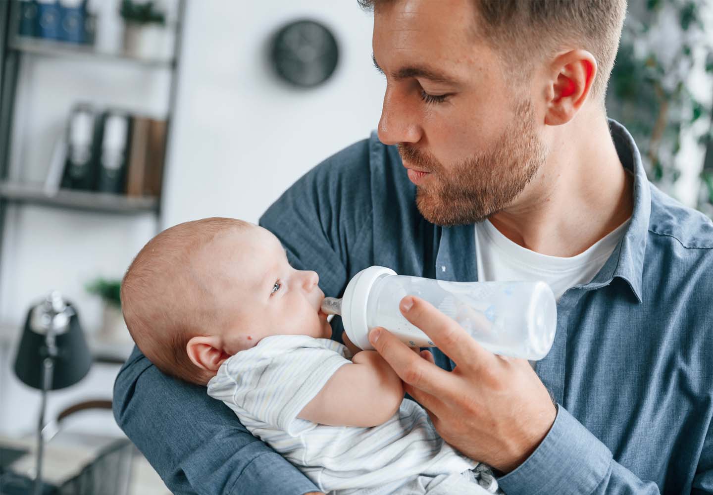 Que faire quand bébé refuse le biberon ?