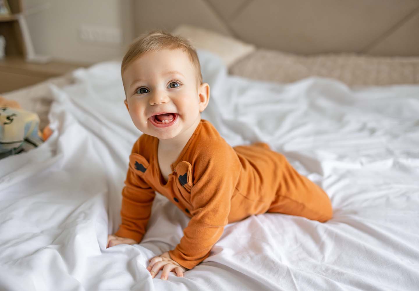 Le développement de votre bébé à 8 mois : éveil, santé et alimentation
