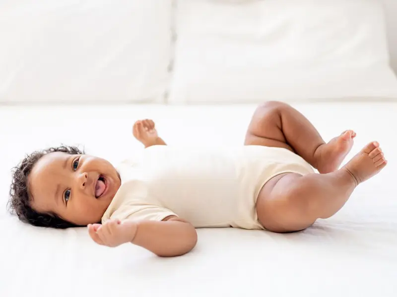 Développement d'un bébé à 5 mois