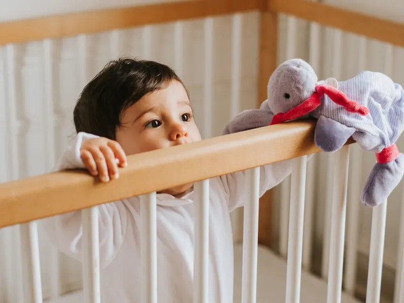 Quand bébé fait-il ses nuits : âge, conseils et astuces