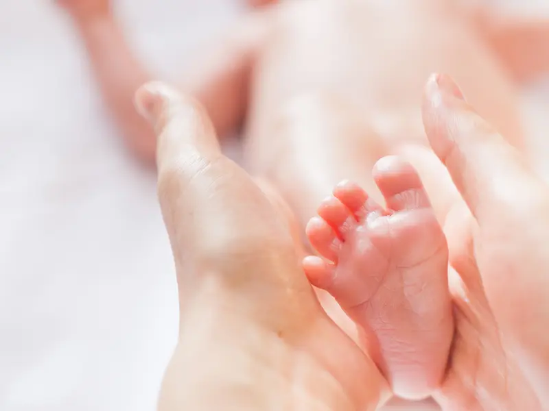 Utiliser des huiles essentielles avec Bébé