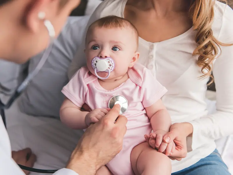 Quelle eau choisir pour un bébé ayant un RGO ?