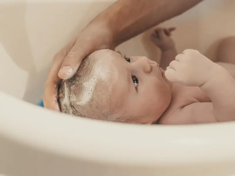 Température idéale du bain de bébé